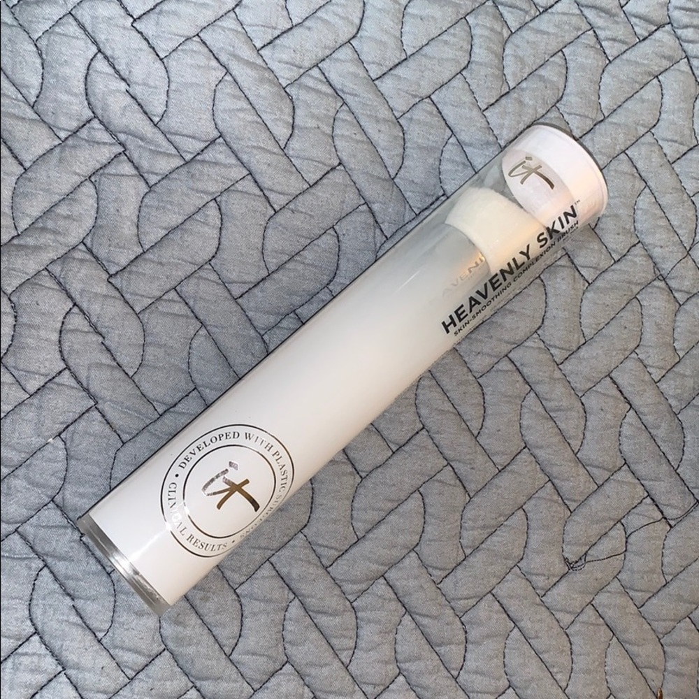 IT cosmetics NWT, Heavenly Skin complexion Brush
